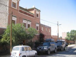 Parking vor dem Hotel in Zagora