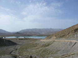 Hinter uns der Lac Tislit bei Imichil